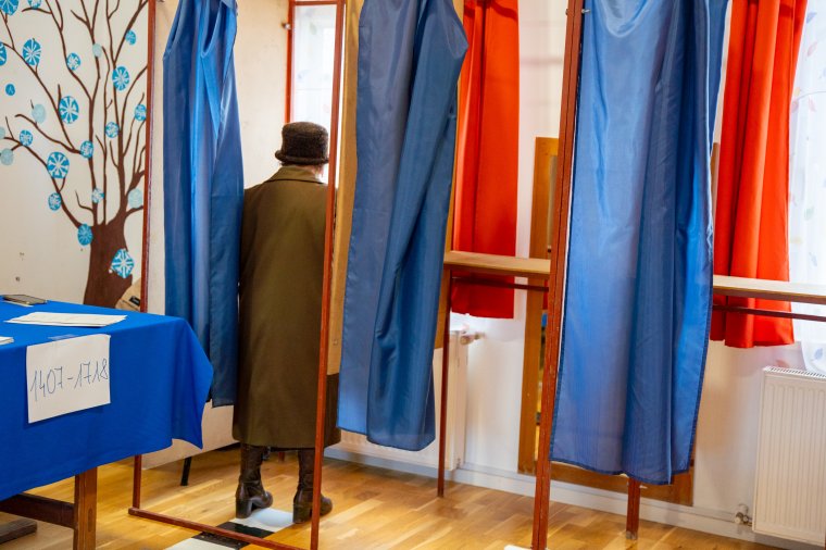 Elemző: a nagy pártok elhanyagolták a választók gondjait, ezért törhetett előre a szélsőjobb