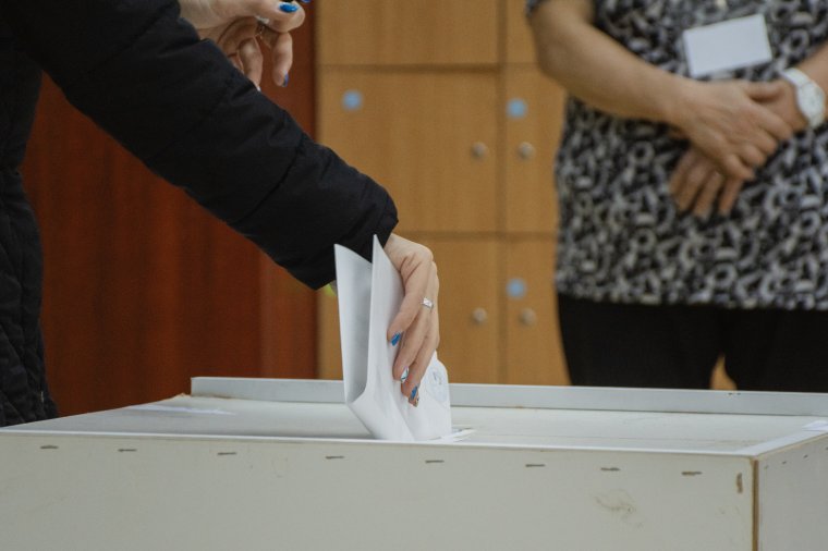 Még nem sikerült a végére érni az elnökválasztás első fordulójában leadott szavazatok újraszámolásának