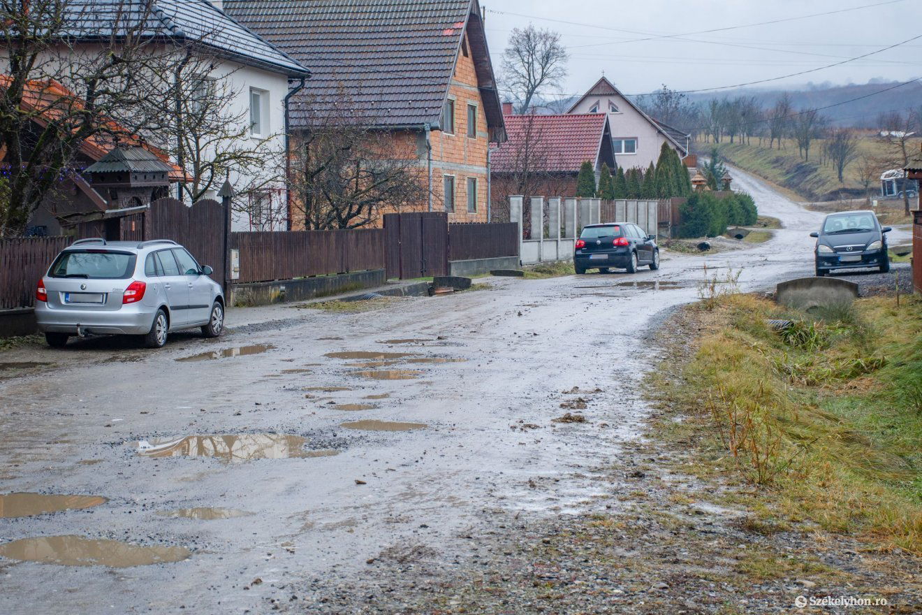 Van, ahol azért nem kezdtek neki a munkálatoknak, mert tudták: tél előtt nem fejeznék be •  Fotó: László Ildikó