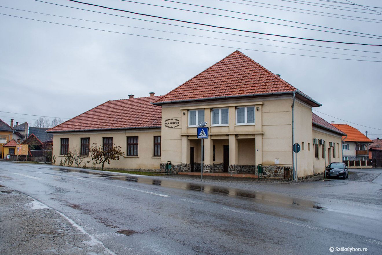 Egyéves csúszásban van a nyikómalomfalvi művelődési otthon modernizálása •  Fotó: László Ildikó