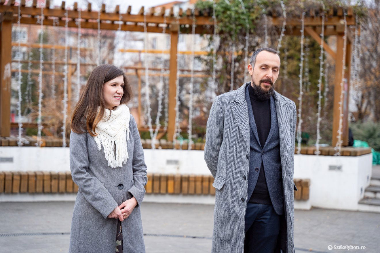 Simon Mária Tímea, a Művelődési Ház igazgatója és Dávid Endre alpolgármester •  Fotó: Csató Andrea