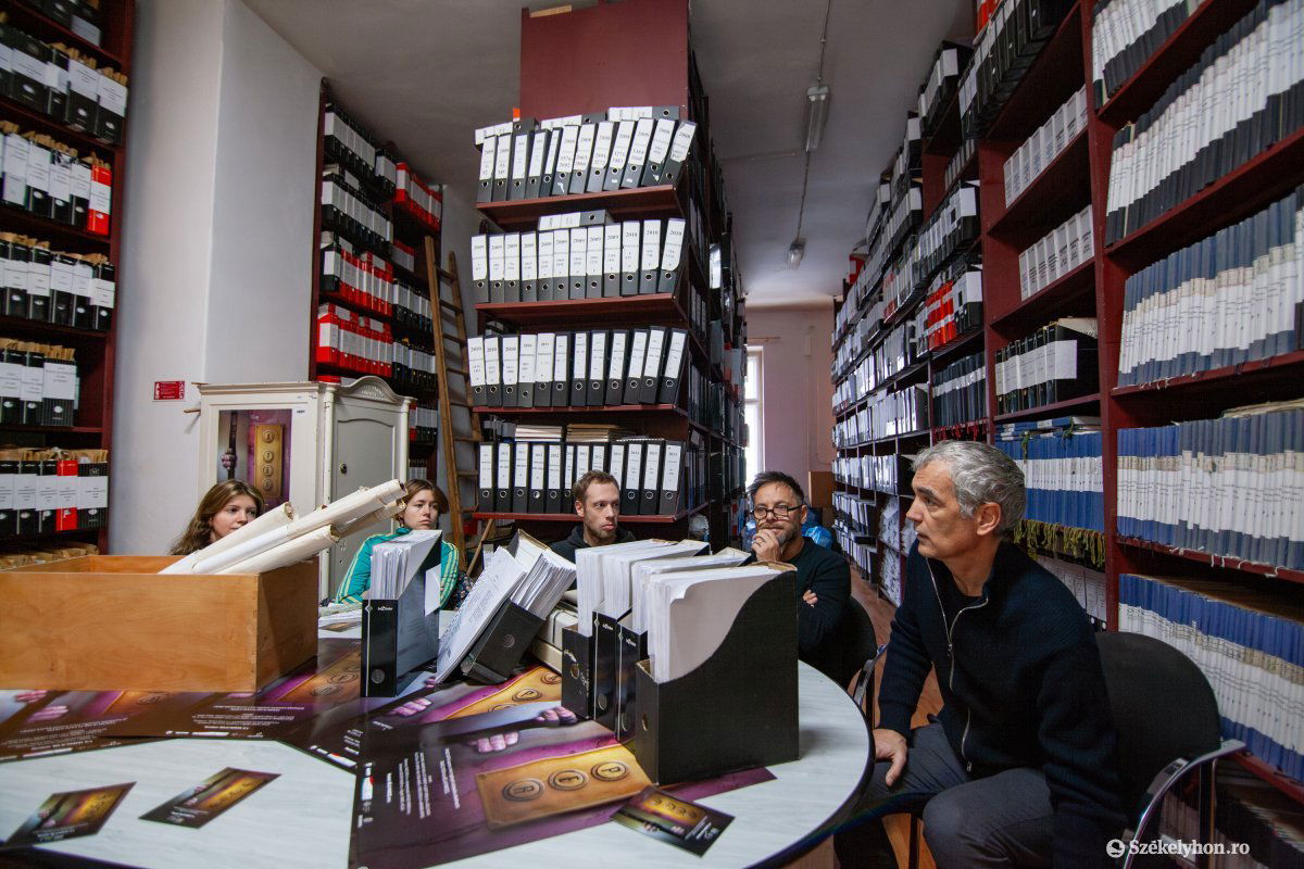 Rendhagyó helyszínt választottak egy rendhagyó sajtótájékoztatónak •  Fotó: Csató Andrea