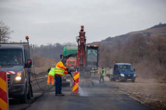 Minél nagyobb szakaszon aszfaltoznának Székelyudvarhely és Székelykeresztúr között