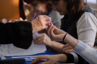 Meg kell ismételni az államfőválasztás első fordulóját, ha változik a jelöltek sorrendje az újraszámolás nyomán