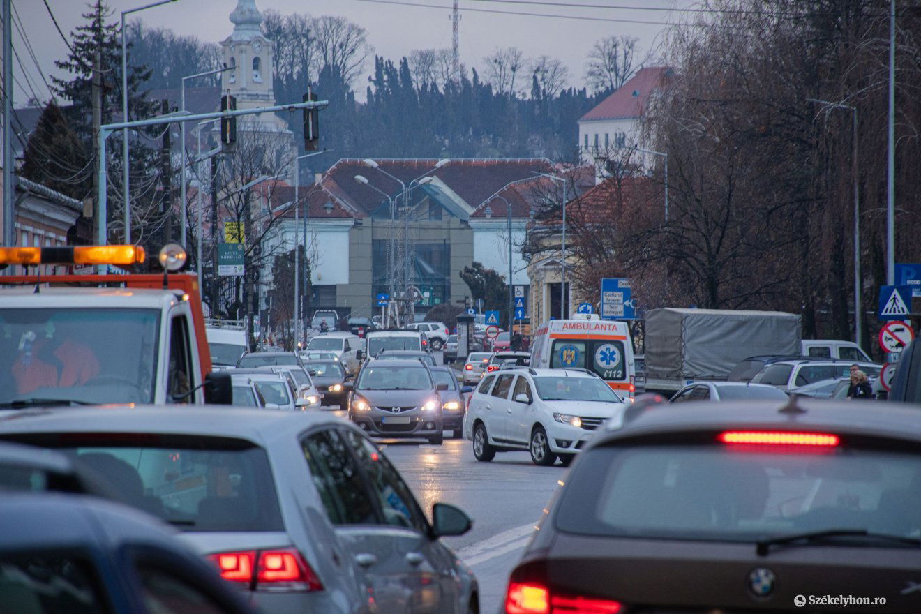 Rendre kisebb káosz alakul ki a városban az ünnepek előtt •  Fotó: László Ildikó