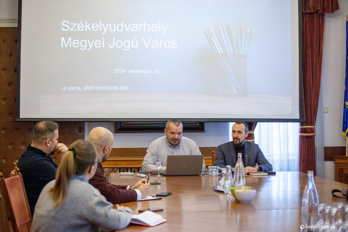Lassacskán sikerül feloldani a Székelyudvarhelyre nehezedő politikai karantént •  Fotó: Csató Andrea