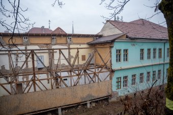 Nagyhéten kezdődik a bentlakásomlás perének tárgyalása
