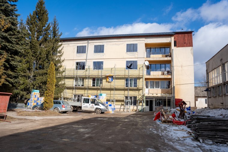 Lezárnak egy parkolót Szentegyházán