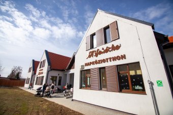 Amit egy napközi szolgál, az száz évig tart