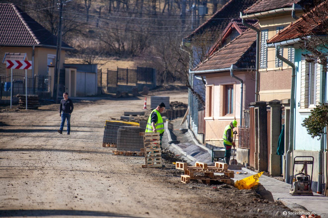 A járda oroszlánrészét már megépítették