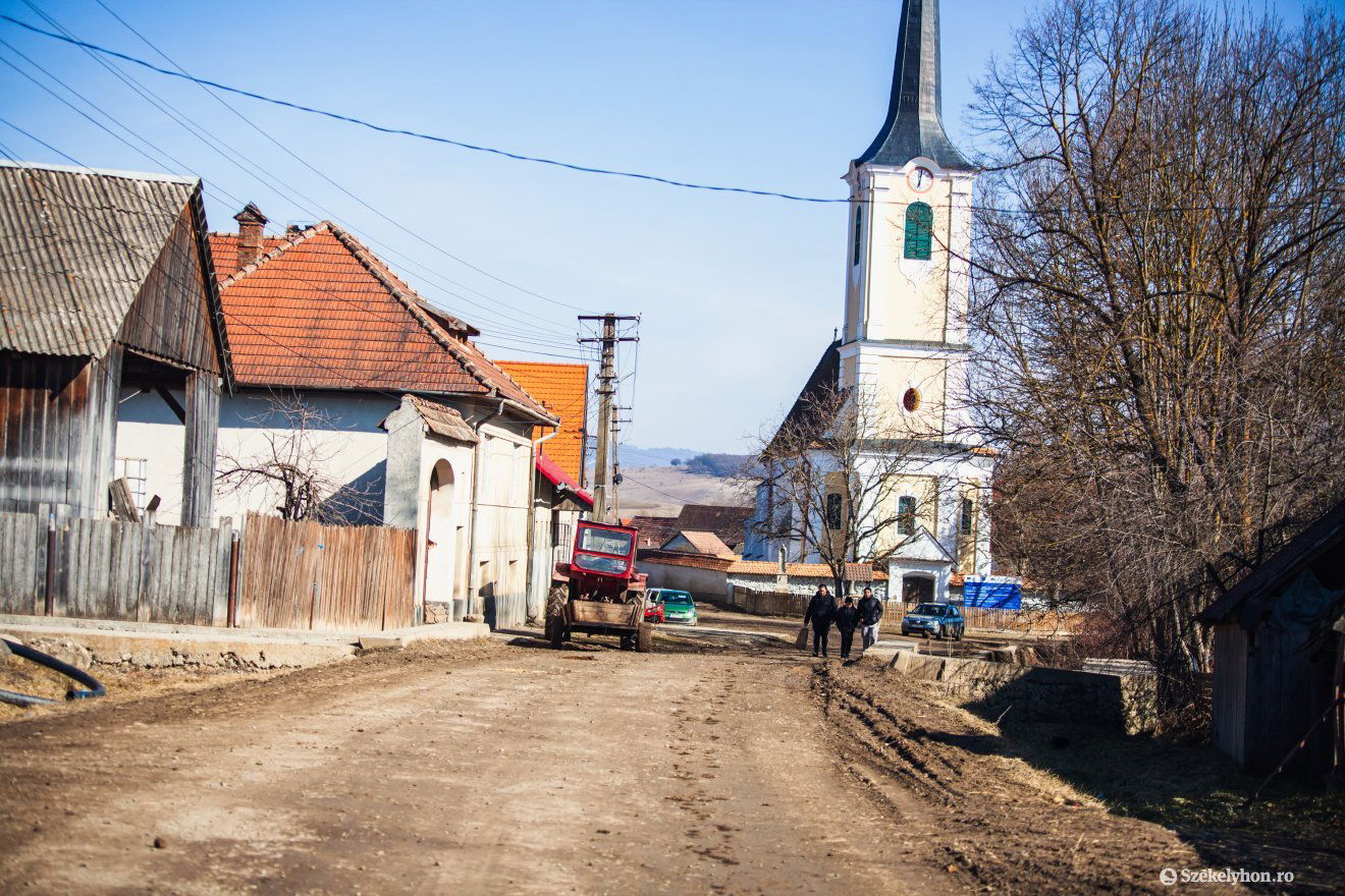 Elkelne Székelydájában az útfelújítás