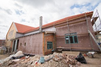 Nem lesz elég a pénz a homoródszentmártoni községháza felújítására