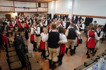 Húshagyókeddi bál Székelyszentléleken és Nyikómalomfalván: élő hagyomány évtizedek óta