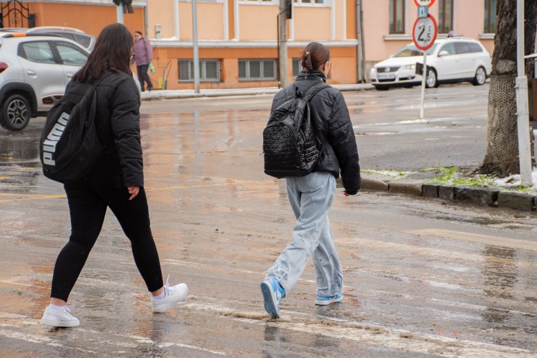 Továbbra is kiugróan magas a fiatalok munkanélküliségi rátája