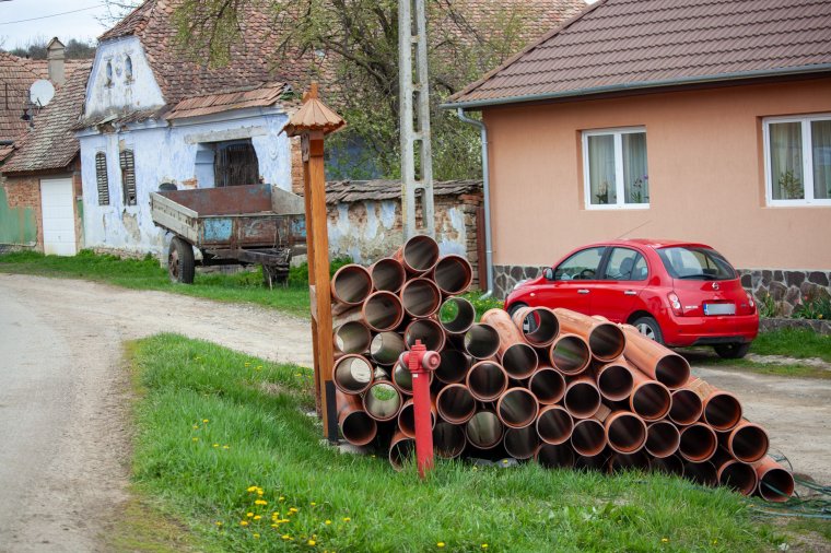 Nagyon sok fontos vezeték kerül a földbe a Bögöz községi kis falvakban