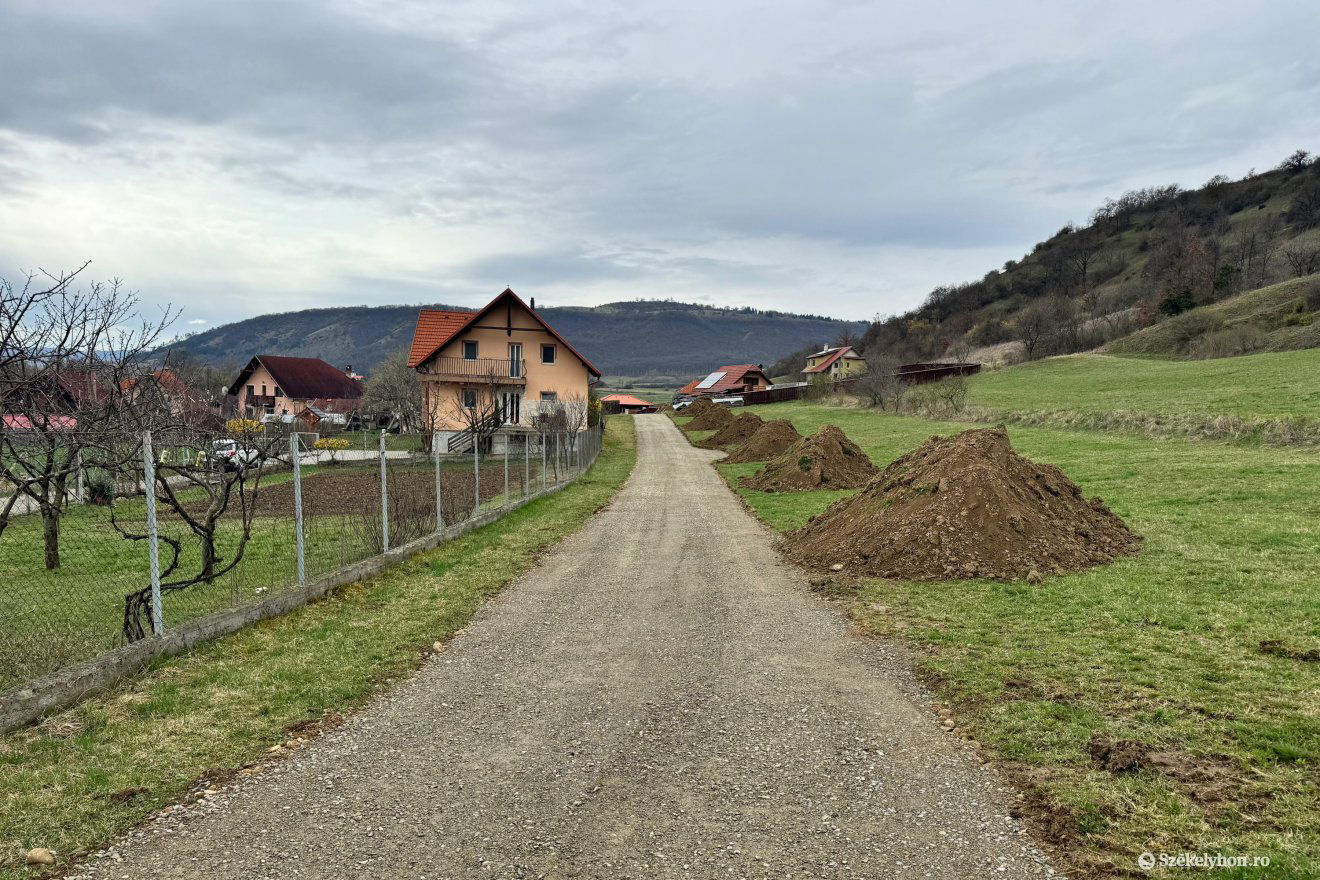 Ideiglenes elkerülő utat is építettek