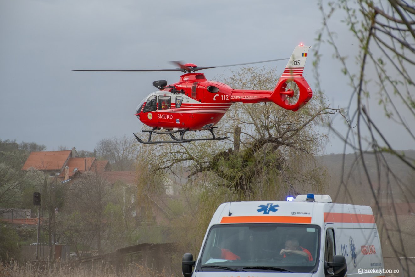 A szerdai lovas baleset után helikopterrel vitték Marosvásárhelyre az áldozatot. Képünk illusztráció • Fotó: László Ildikó