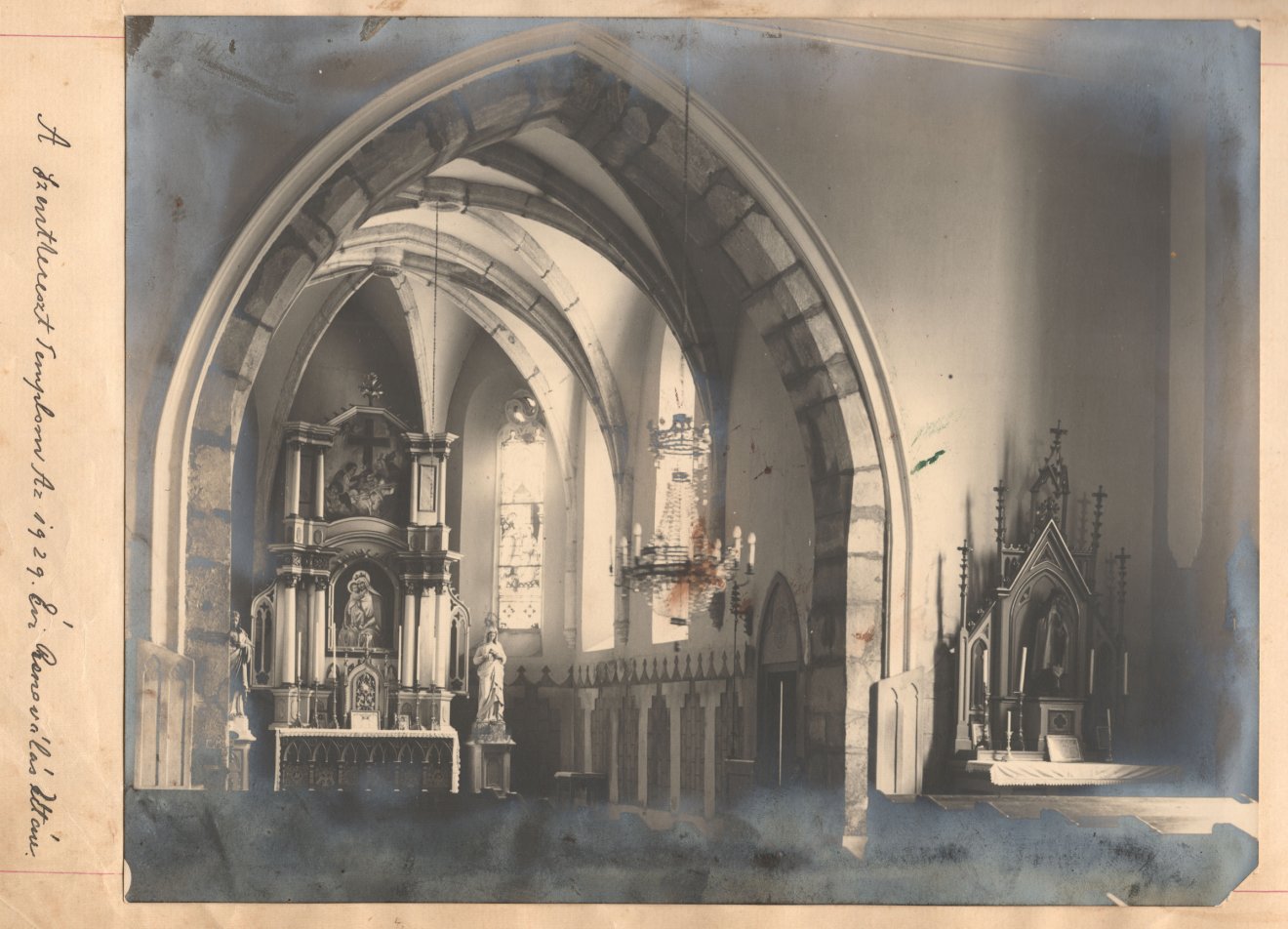 Templombelső az 1929-es felújítás után, amelyet Horváth Lajos tanító örökített meg •  Fotó: Fehér János