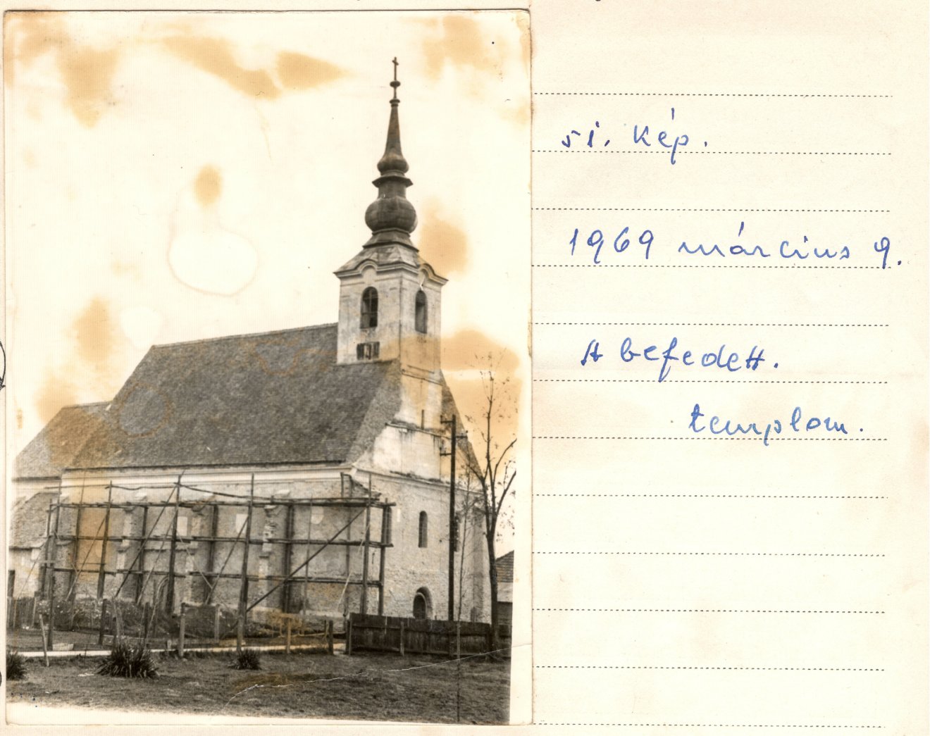 Juhász Antal plébános feljegyzése az 1968–69-es felújításról •  Fotó: Fehér János