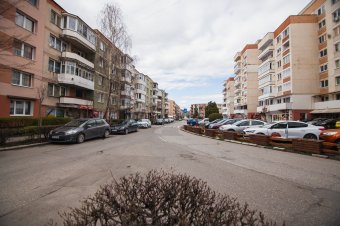 Folytatódik a szélmalomharc a parkolóhelyekért Székelyudvarhelyen