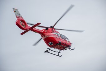 Mentőhelikopterrel szállították Marosvásárhelyre a villanyoszlopról lezuhant férfit