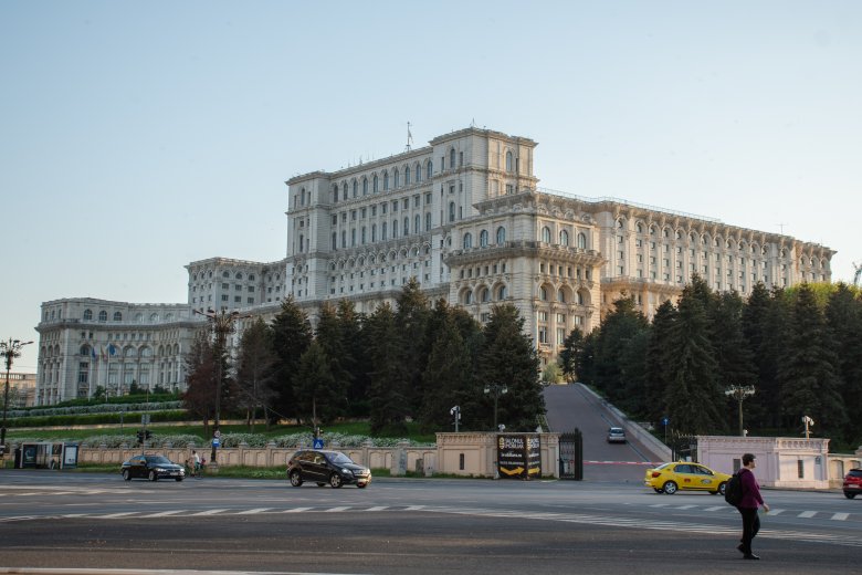 Ukrán színekbe „öltözik” a román parlament