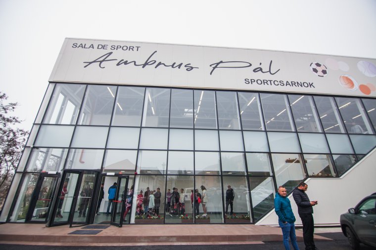 Ambrus Pál nevét vette fel az új szentegyházi sportcsarnok