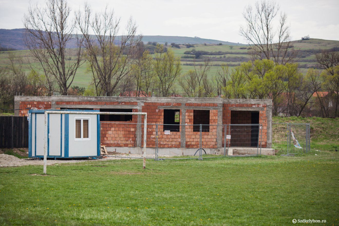 Idén tető alá hoznák az öltözőt