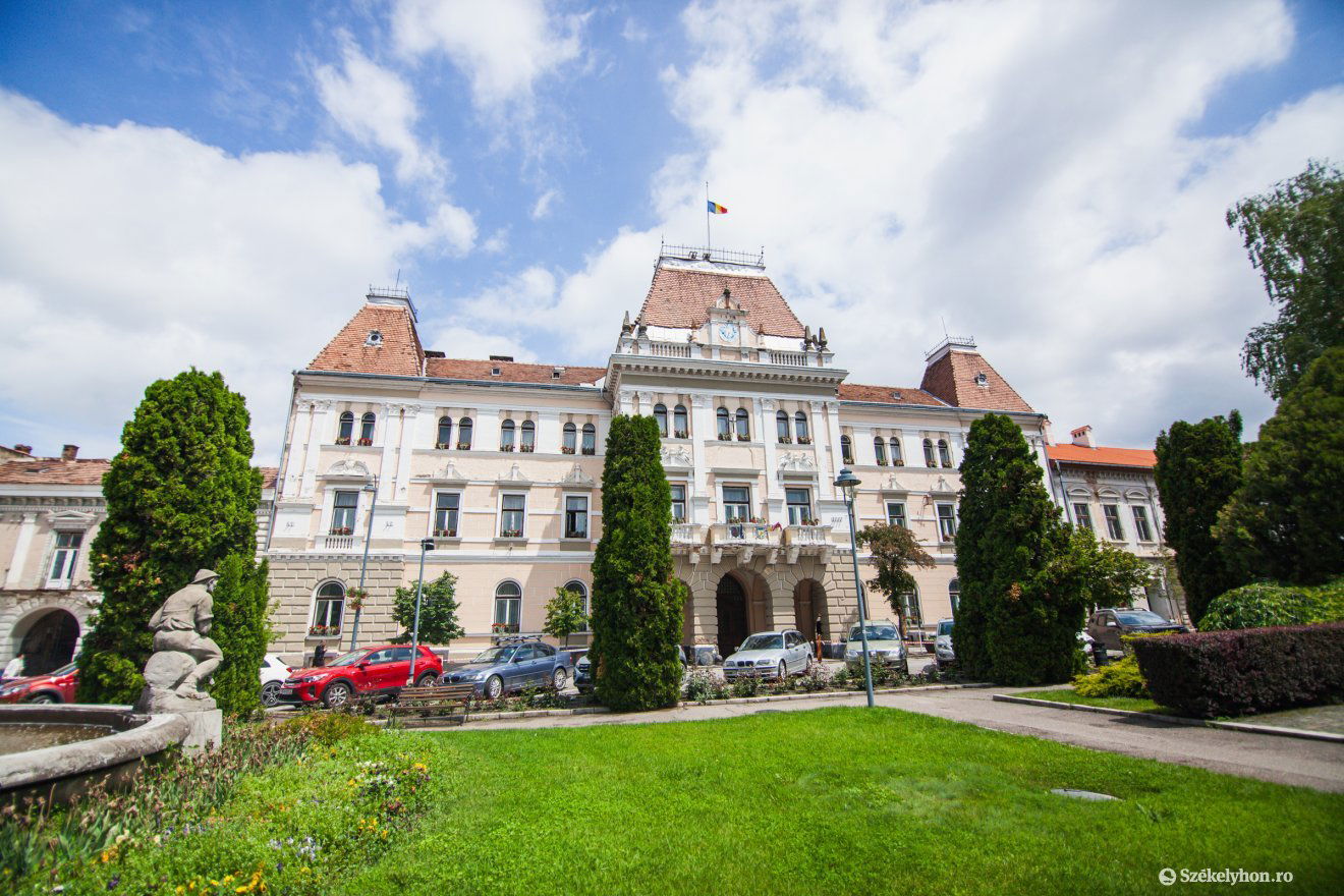 Még várni fog a városvezetés a hivatali átszervezésekkel