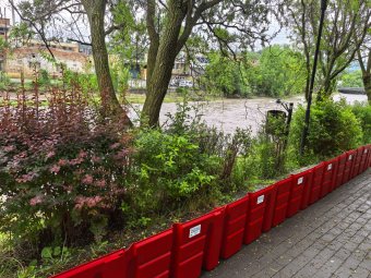 Árvízvédelmi gátakat helyeztek ki Székelyudvarhelyen