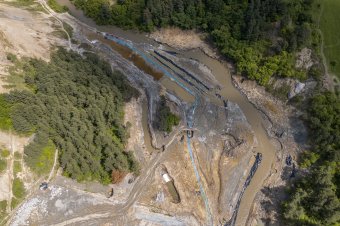 Hozzálátnak a Korond-patak eltereléséhez