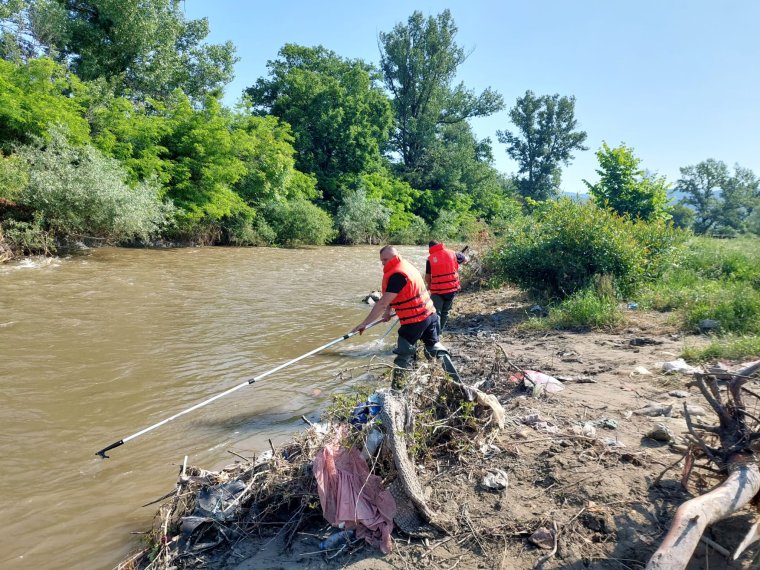 Folyatják a hároméves kislány keresését, aki a Nagy-Küküllőbe eshetett