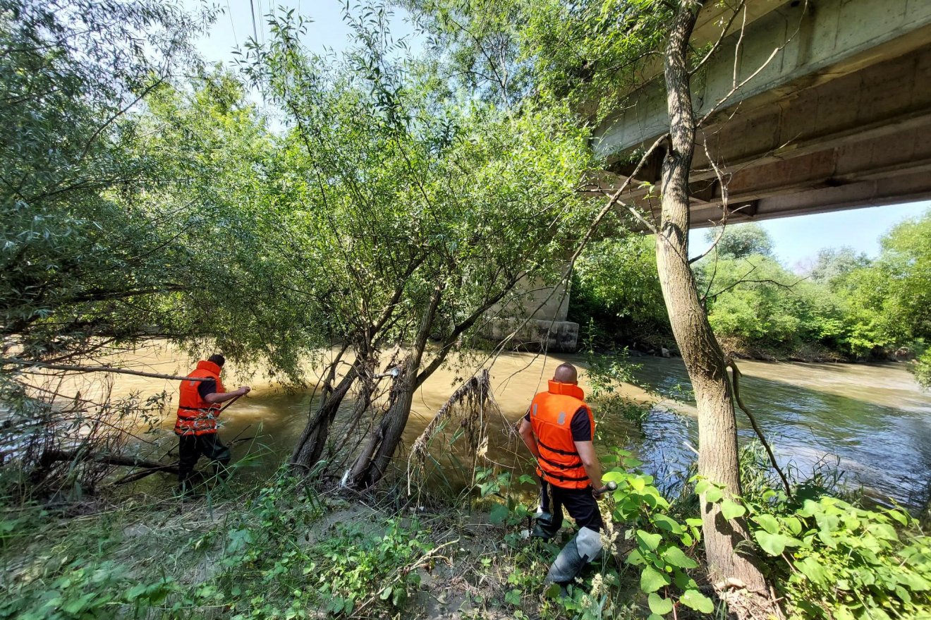 Hetek óta nagy erőkkel keresik a kislányt a hatóságok •  Fotó: Hargita megyei tűzoltóság