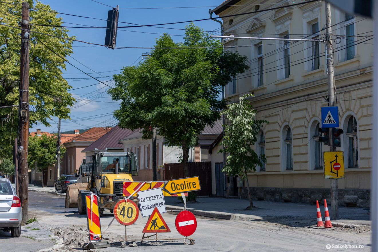 Munkálatok az Orbán Balázs utcánál •  Fotó: Csató Andrea