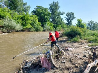 Folyatják a hároméves kislány keresését, aki a Nagy-Küküllőbe eshetett