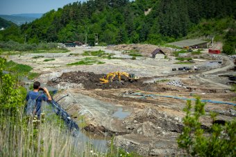 Parajd: csak a patak elterelése után szivattyúzható ki a sós víz a bányából