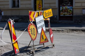 Munkálatok miatt továbbra is forgalomkorlátozásra kell számítani Székelyudvarhelyen