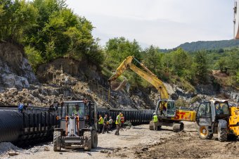 Testközelből láthattuk a beszakadt bányarésznél zajló munkálatokat