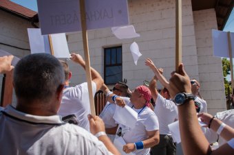 „Mondjon le! Új bányát!” – skandálták a tüntetők Parajdon