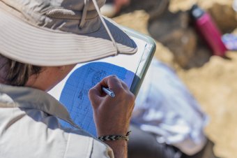 Eltűnt falu, barlangok és földsáncok kerültek a régészek fókuszába
