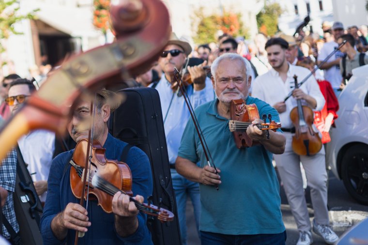 Több mint száz zenész, több mint ezer néptáncos Székelyudvarhelyen