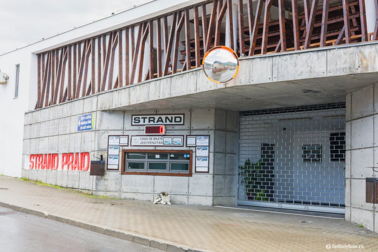 Bezárták idénre a strandot •  Fotó: Csató Andrea