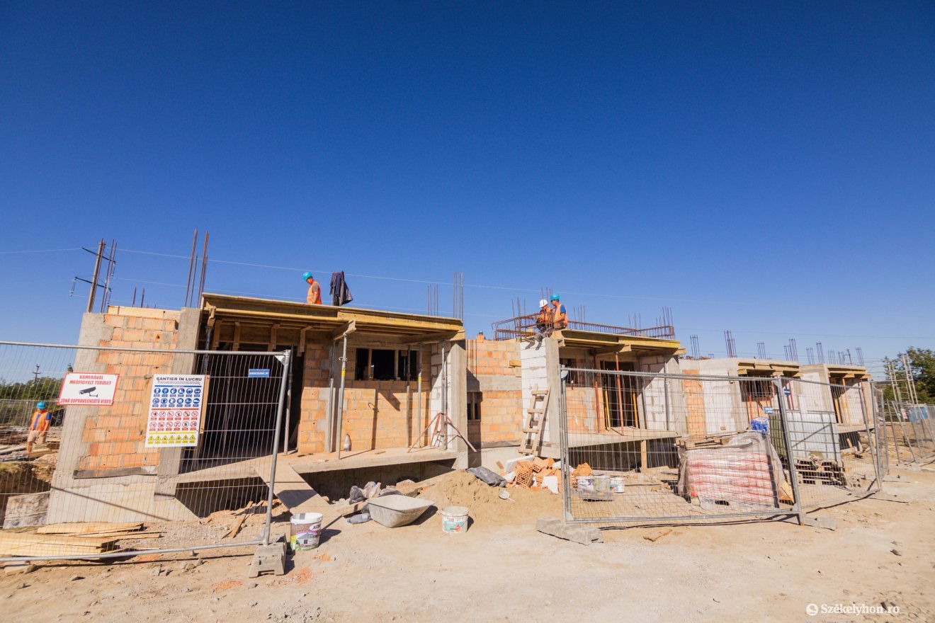 Tizenkét szolgálati lakás épül Szentegyházán