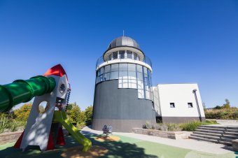 Használható a szabadidős park a csillagvizsgáló mellett, az épület átadására még várni kell