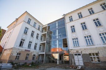 Bővült az épület, zajlik a munka a Zeyk Domokos-iskolánál