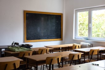 Felpofozott két diáklányt, őrizetbe vették az erdélyi város iskolájának tanárát