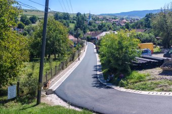 Terítik az aszfaltot Szentábrahám községben: tizennyolc utcát újítanak fel