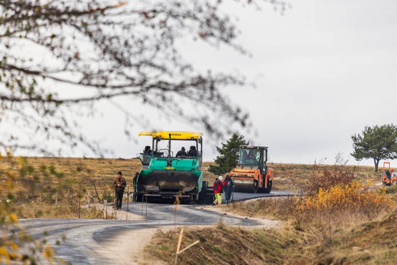 Öt kilométernyi mezei utat aszfaltoznak le Kápolnásfaluban