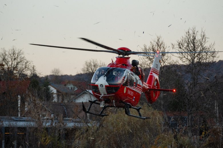 Marosvásárhelyről riasztottak helikoptert a hétéves gyermekhez, akire szénabála esett