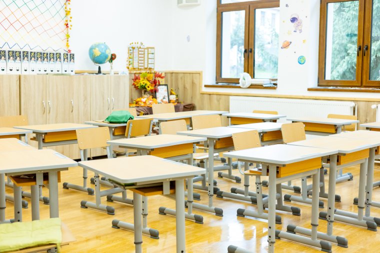 Több mint hatvanezer óvodás és iskolás kellett otthon maradjon a havazás miatt